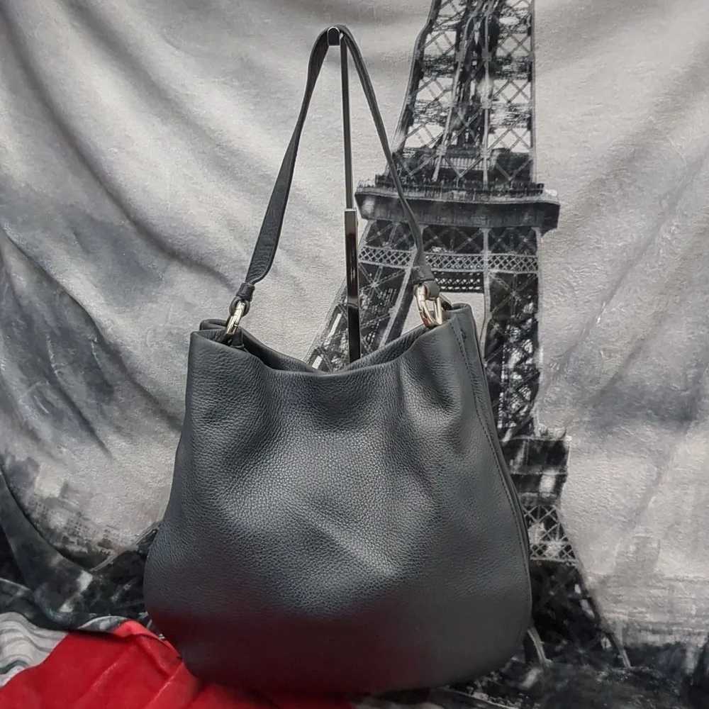 Marc Jacobs black pebble